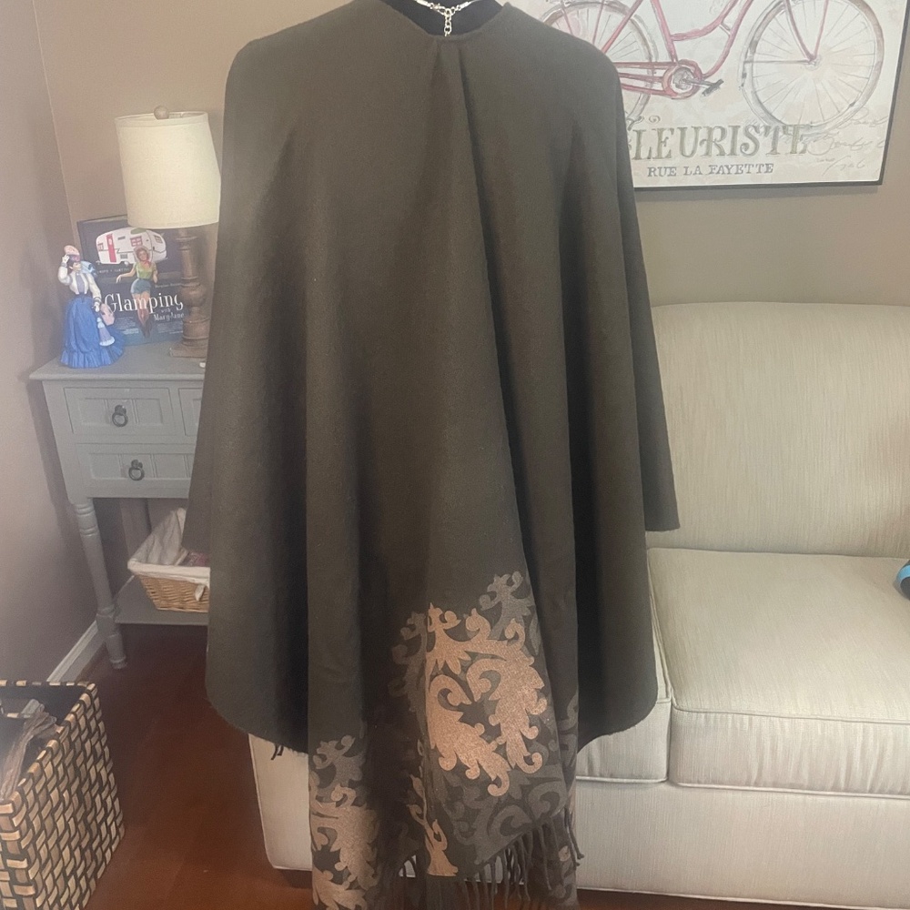 Soft wool wrap, espresso brown with metallic screen design - Picture 3 of 7